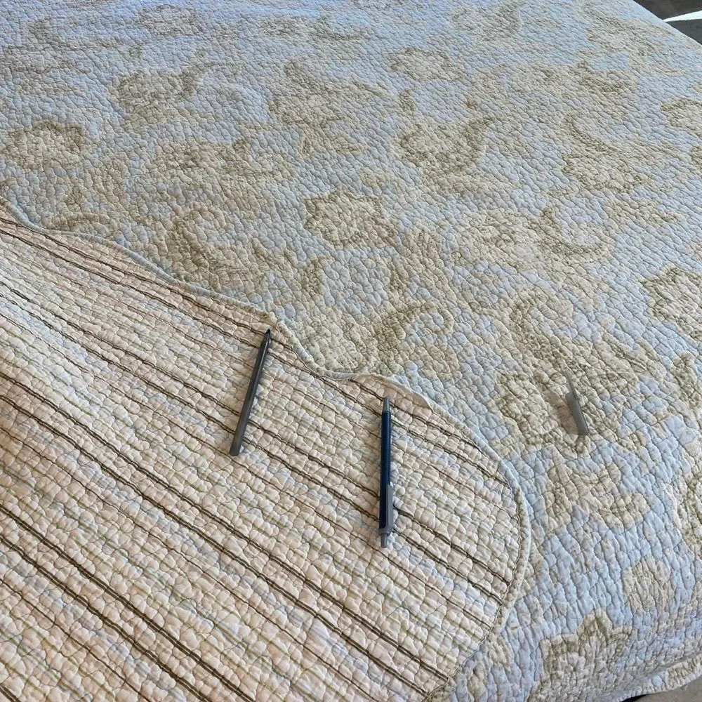 Elegant Paisley Vintage Quilt in Cream and Tan Queen